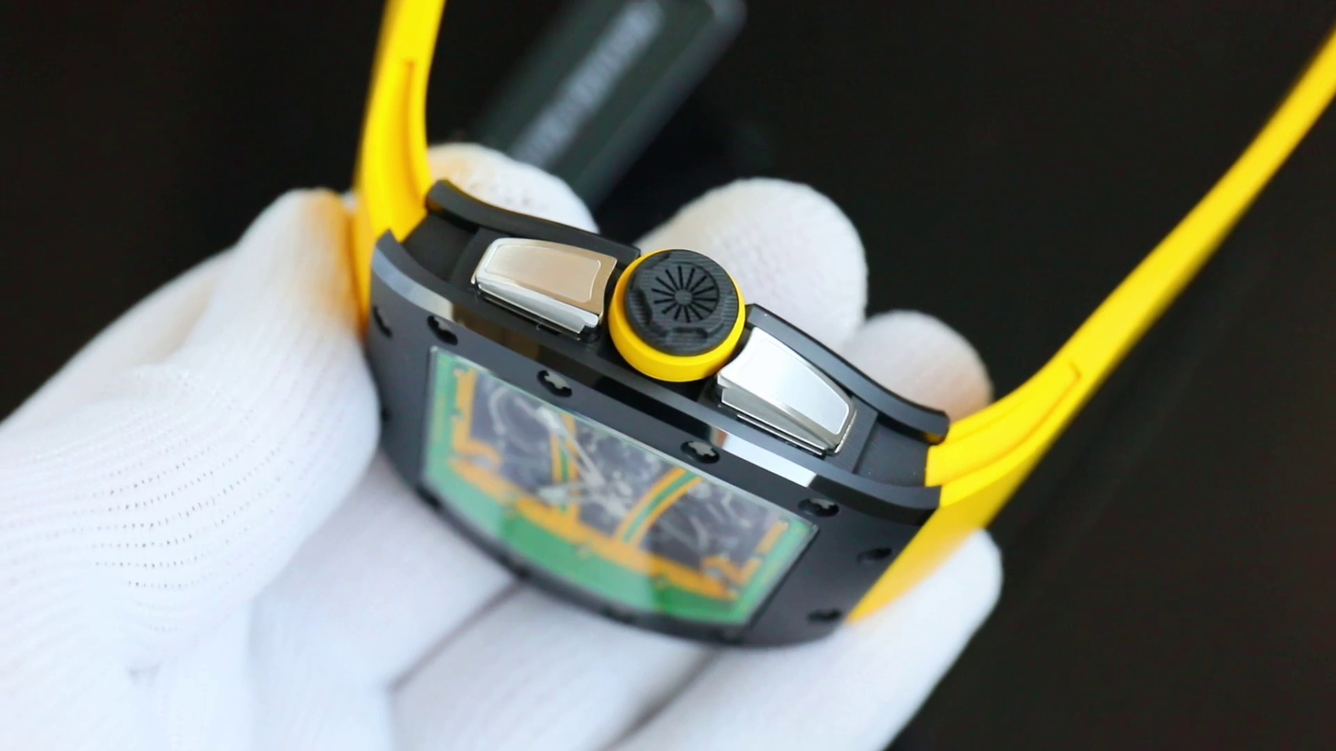 Richard Mille RM 61-01 Yohan Blake Replica Watch – Swiss Manual Winding, Yellow Strap, Ceramic & Carbon Barrel Case